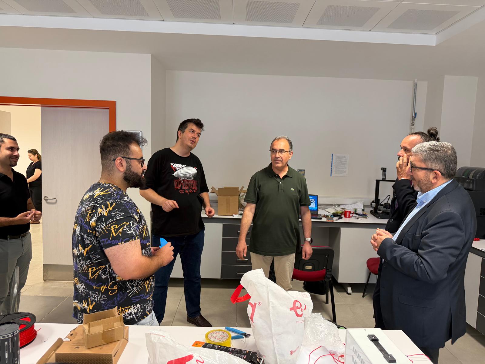 Rektörümüzden Mühendislik Fakültesi Laboratuarları Ziyareti
